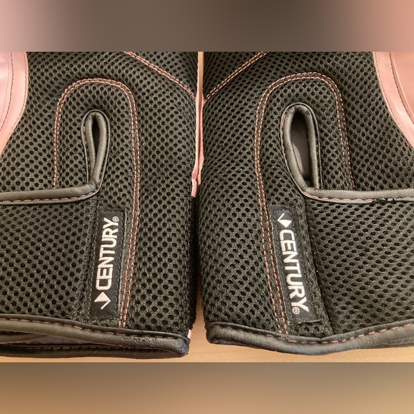 Century Pink and Black Boxing Gloves - Picture 5 of 8